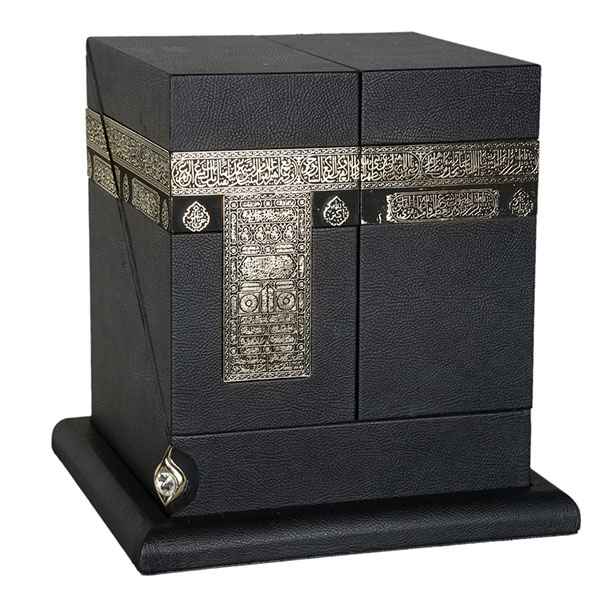 قرآن کریم طرح کعبه برجسته کاغذ معطر بدون ترجمه(کد:1165)
